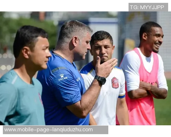 皇马官方深切哀悼瓦伦女足B队教练费尔南多马丁及其三名子女不幸离世 皇马官方深切哀悼瓦伦女足B队教练费尔南多马丁及其三名子女不幸离世