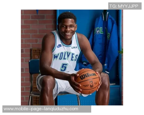 爱德华兹首节爆发后沉寂三节仅得6分表现令人失望 爱德华兹首节爆发后沉寂三节仅得6分表现令人失望