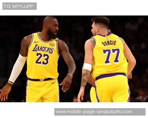 詹姆斯本赛季首次与湖人全队合练期待新队友默契提升 詹姆斯本赛季首次与湖人全队合练期待新队友默契提升